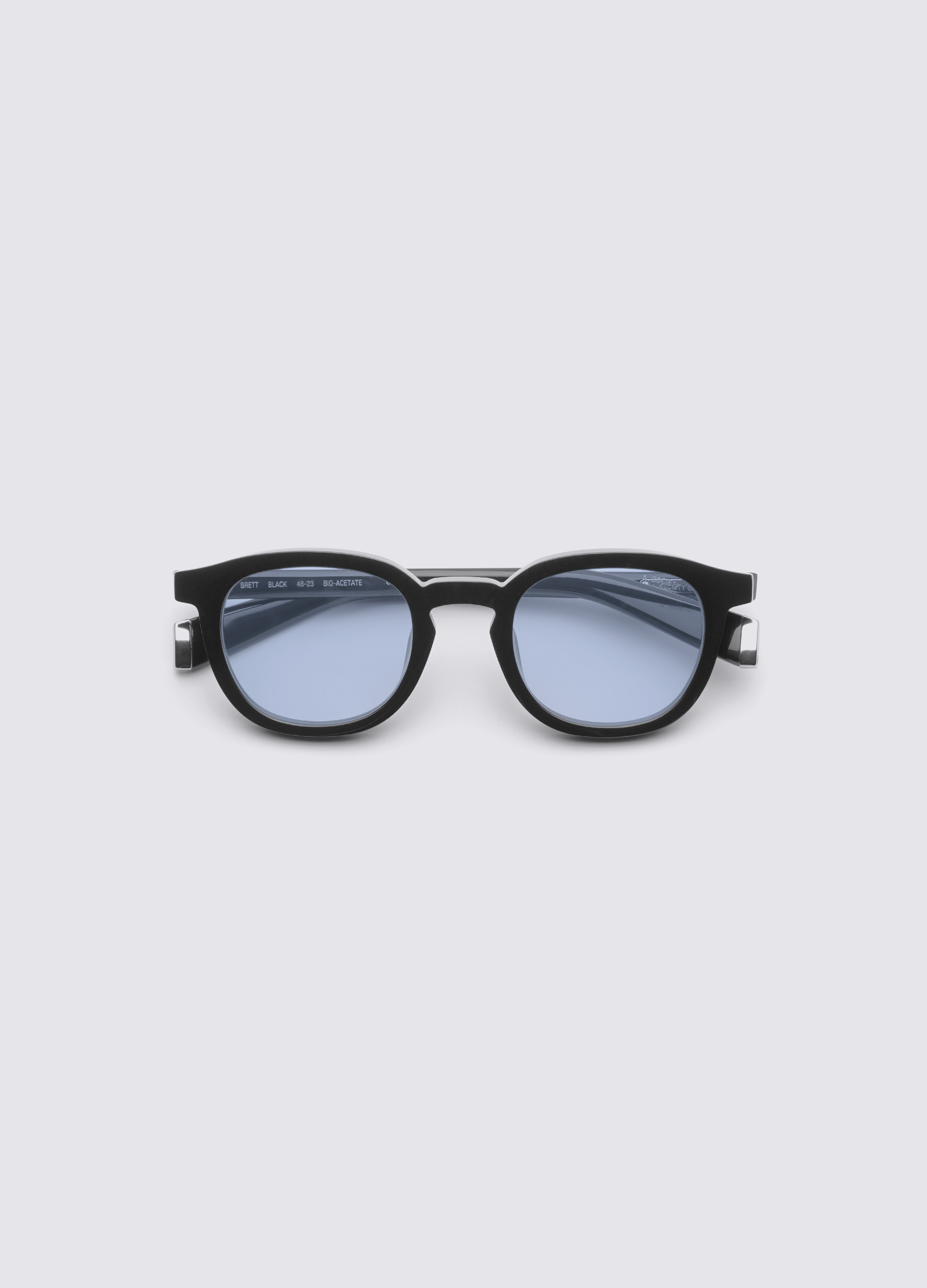 BRETT_BLACK_LIGHTBLUECOSMETIC